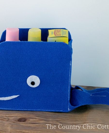 Sew your own felt storage baskets shaped like a whale! A fun organization project perfect for the kids!