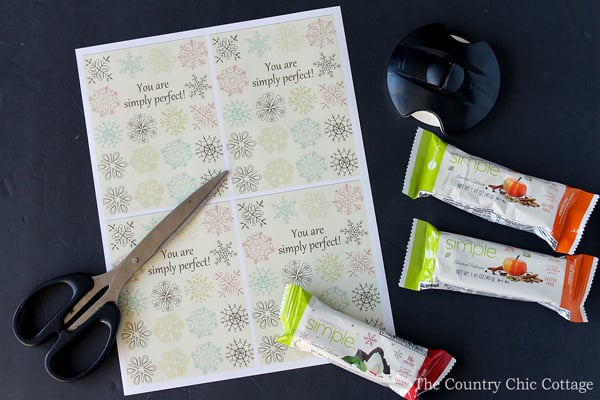 Print these bar gift wrappers for free and wrap a bar for a holiday gift idea! These are perfect for teachers, coaches, mail men, neighbors and so much more! Tell the they are simply perfect!