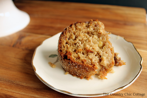 Make this applesauce banana cake for a healthy dessert alternative!