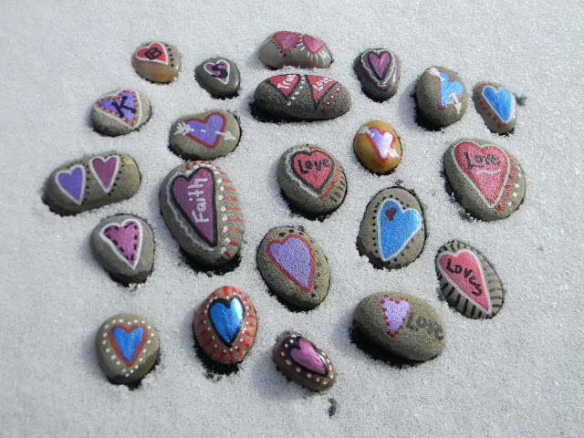 Quick and easy Valentine's Day craft ideas - painted rocks.