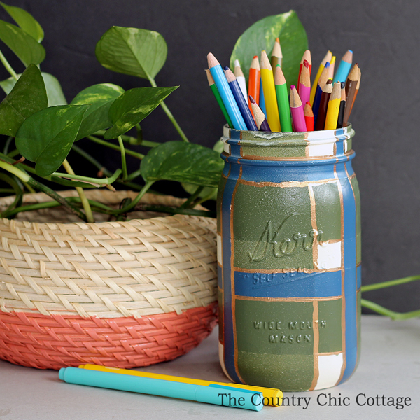 Make this plaid painted mason jar for your home decor! A gorgeous addition to any room!