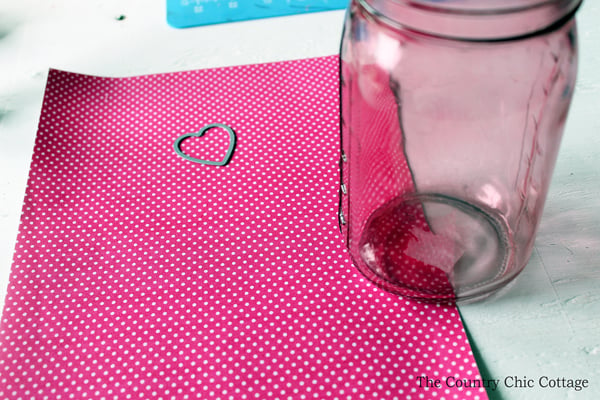 Make this Valentine's mason jar for your Valentine's Day decor! A fun mason jar craft that is perfect as a vase or to give a Valentine's gift. Plus you can make this one in 15 minutes or less!