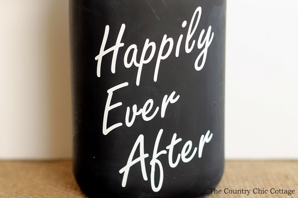 Make this chalkboard mason jar vase in just minutes for your wedding! A fun way to add centerpieces to the tables!
