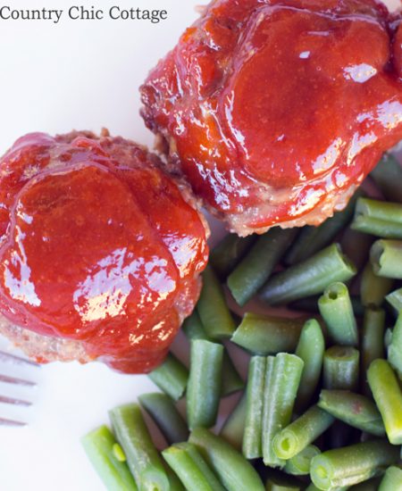 Make these mini cheddar meatloaves in a muffin tin! A great way to eat meatloaf! Plus this meatloaf recipe is delicious with a zesty sauce on the top!