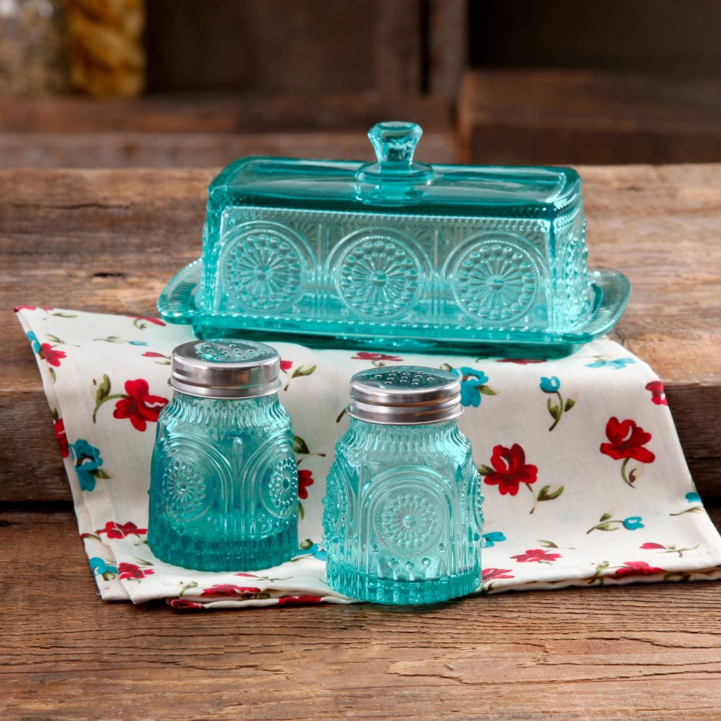 Pioneer Woman Kitchen Decor You Need Now - Angie Holden The