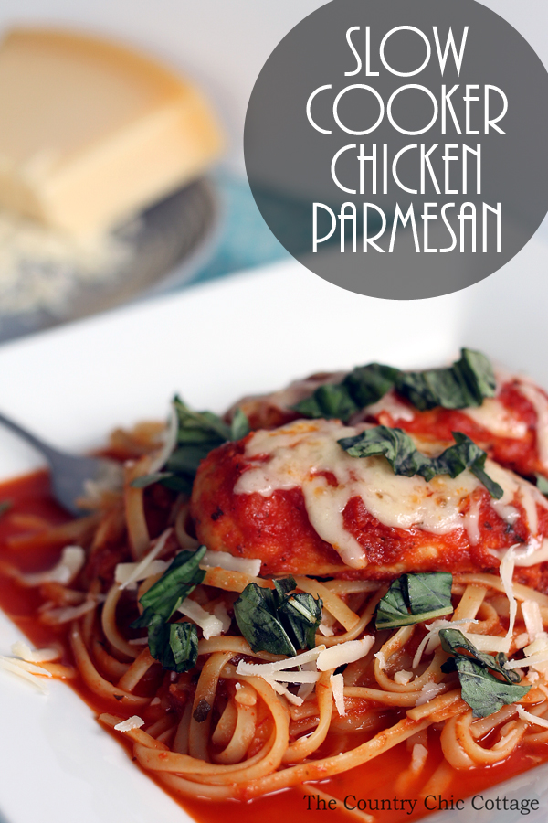 Make this slow cooker chicken parmesan recipe in your crock pot for supper tonight! A quick and easy dinner that the whole family will love!