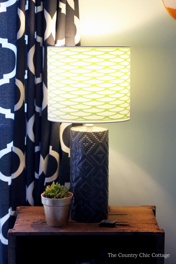 Learn more about adding pattern inside a lamp shade with this simple DIY project! Looks great when the lamp is on and off!