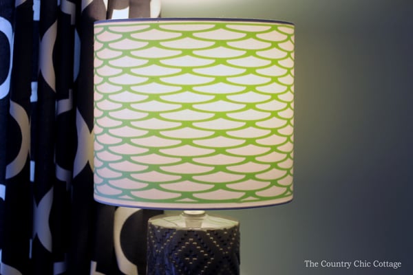 scalloped design to lamp