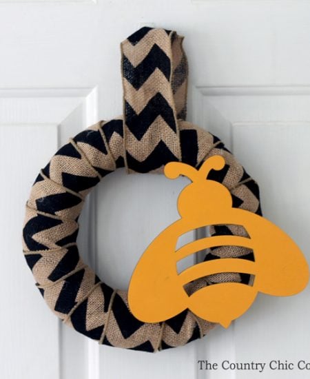 Make this burlap bee spring wreath! It only takes minutes and you have a gorgeous burlap wreath for your door!