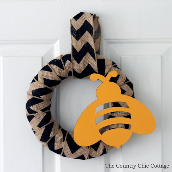 Make this burlap bee spring wreath! It only takes minutes and you have a gorgeous burlap wreath for your door!