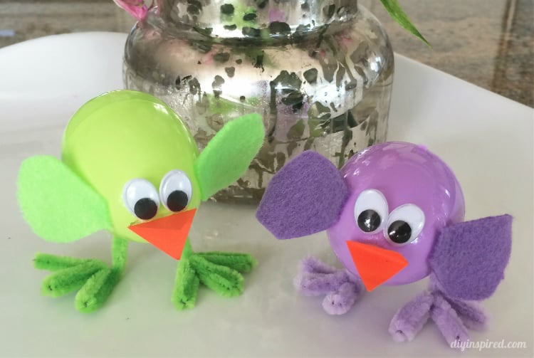 You will love these quick and easy crafts that are sure to keep your kids busy! Great kids crafts that keep little hands busy!