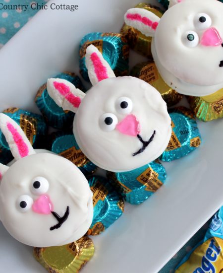 Make these no bake Easter bunny cookies with Butterfinger peanut butter cups and Ritz crackers. A quick and easy Easter dessert that everyone will love!