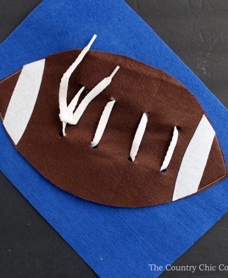 Kids can learn how to tie with this fun football busy book page! A great felt craft idea that includes the pattern for creating your own!