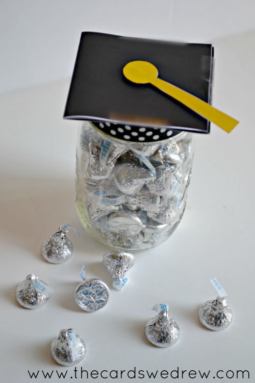 Great graduation mason jar gift ideas!