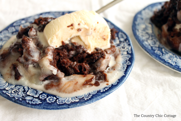 Your entire family will love this crock pot double chocolate lava cake recipe! Set the slow cooker to make this recipe and enjoy a warm dessert with any meal!