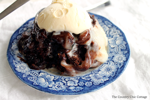 Your entire family will love this crock pot double chocolate lava cake recipe! Set the slow cooker to make this recipe and enjoy a warm dessert with any meal!