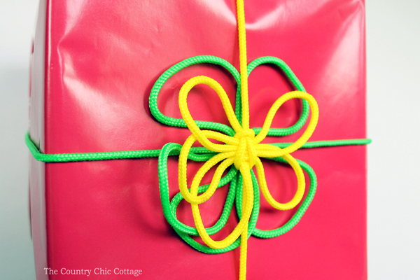 Layered flower knot gift wrap