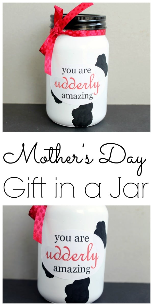 Make this Mother's Day gift in a jar in minutes! Get our free printable label and instructions for making this mason jar gift here! 