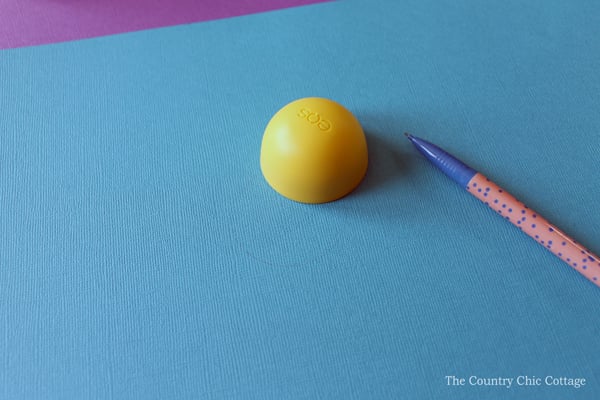 tracing eos lip balm on paper