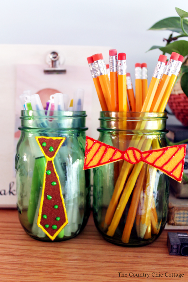 Make these Father's Day mason jars with the kids and give to Dad for a gift!