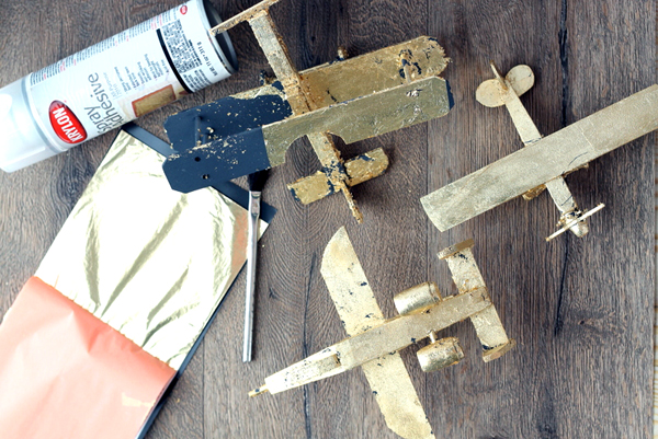 These gold leaf planes with make a perfect Father's Day gift idea! Great for dad's desk at work! See how to make your own here!