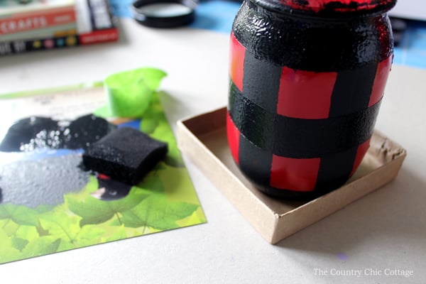 Make this lumberjack plaid mason jar for Father's Day! A great idea for a gift in a jar!