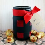 Make this lumberjack plaid mason jar for Father's Day! A great idea for a gift in a jar!