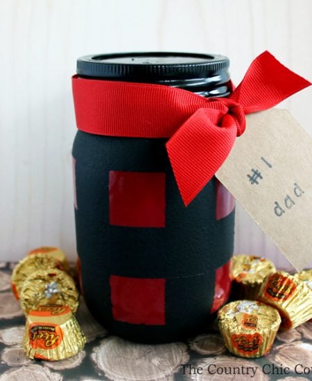 Make this lumberjack plaid mason jar for Father's Day! A great idea for a gift in a jar!