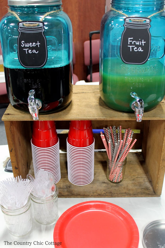 These mason jar drink dispensers are great for any bridal party!