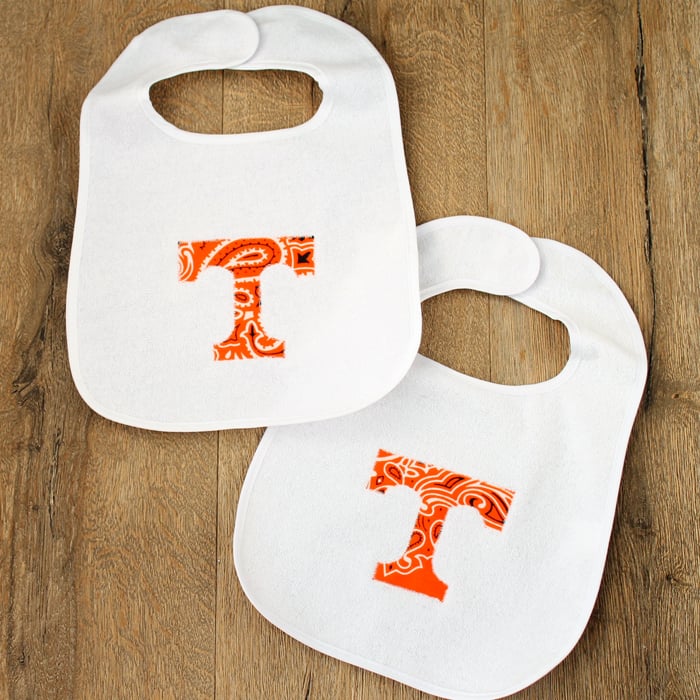 Learn how to make an applique bib for your baby or as a gift! An easy project and you can make the applique in any shape you wish!