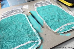 Make your own mason jar flag with these instructions! Perfect for your summer garden!