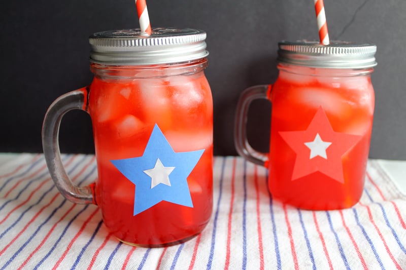 Add these summer party glasses to any party! A quick and easy craft that will being patriotic spin to any party!