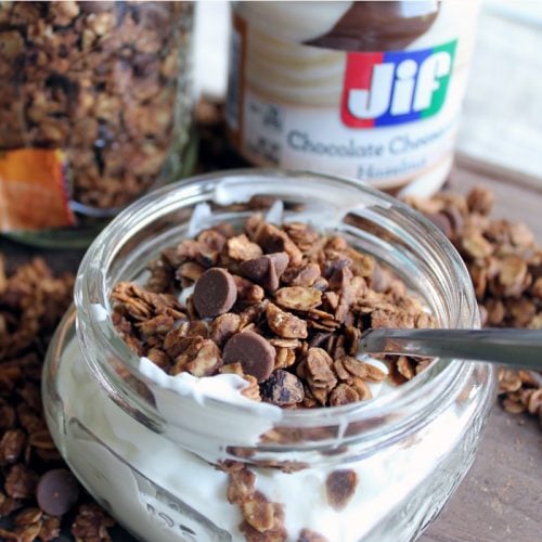 This chocolate cheesecake granola recipe looks so good! A must try for breakfast or snack!