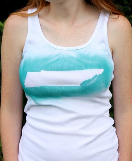 Easy airbrushed shirt - make an airbrushed shirt in just minutes with this quick and easy idea! Perfect for a kids crafts or even a scout group! Add your state to a shirt or any shape!