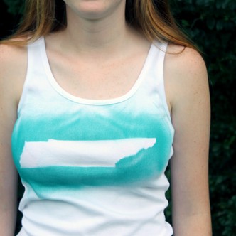 Easy airbrushed shirt - make an airbrushed shirt in just minutes with this quick and easy idea! Perfect for a kids crafts or even a scout group! Add your state to a shirt or any shape!