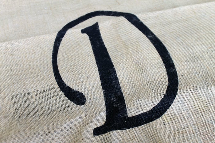 using paint to stencil onto burlap