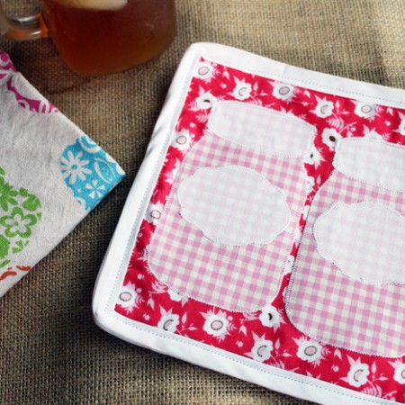 How to make a potholder: Make this DIY jar potholder for your kitchen! A fun sewing projects with step by step and video instructions!