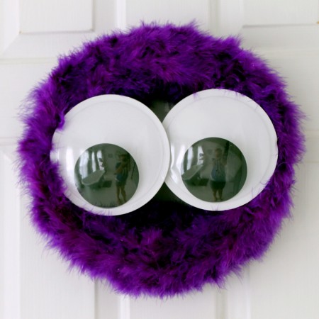 Make this easy monster wreath for Halloween in about 10 minutes! Love this idea!