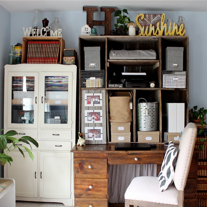 Here's how to decorate a farmhouse style office space with plenty of storage, personal touches, and smart ways to organize!