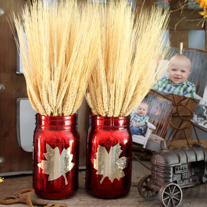 Make these metallic fall jars as a gorgeous addition to your fall home decor! You will love how easy these jars are to make!