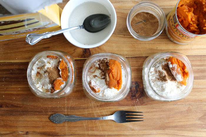 Make this microwave pumpkin cake in a jar in just minutes! Mix a few ingredients right in the jar and pop in the microwave for a few seconds for an individual cake that is delicious!