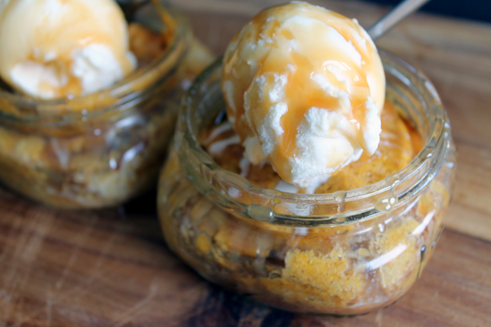 Make this microwave pumpkin cake in a jar in just minutes! Mix a few ingredients right in the jar and pop in the microwave for a few seconds for an individual cake that is delicious!