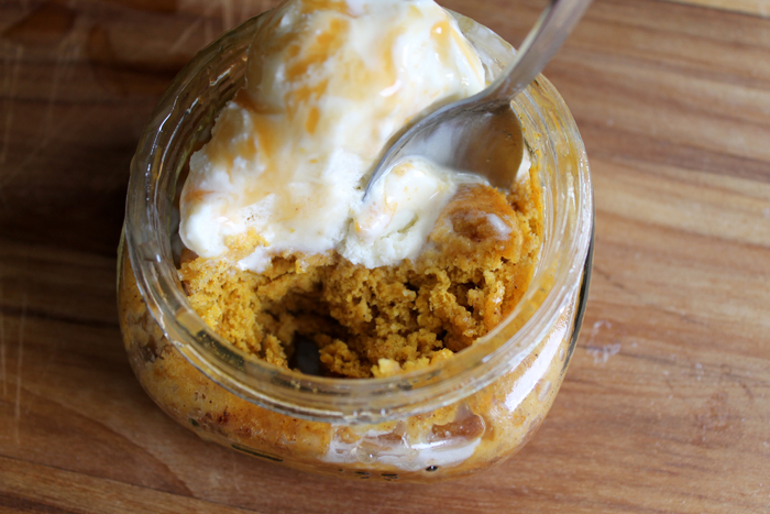 Make this microwave pumpkin cake in a jar in just minutes! Mix a few ingredients right in the jar and pop in the microwave for a few seconds for an individual cake that is delicious!