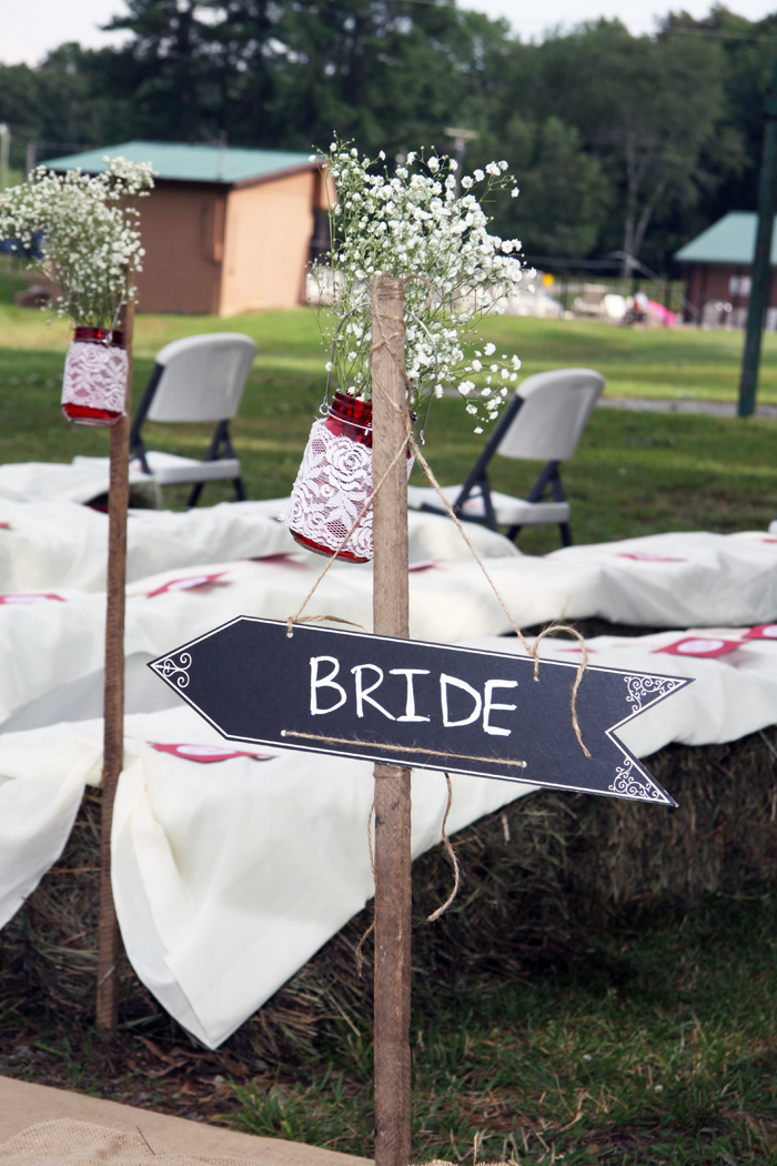 Great ideas for a rustic wedding in a barn! Links to tons of DIY projects for your wedding on a budget!