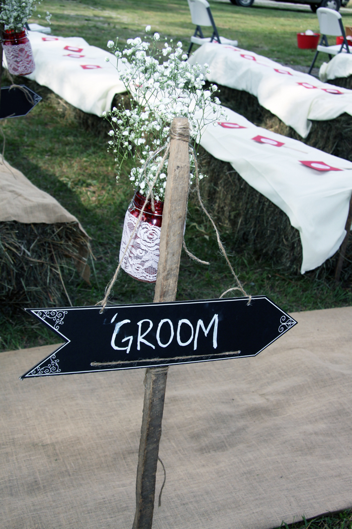 Great ideas for a rustic wedding in a barn! Links to tons of DIY projects for your wedding on a budget!