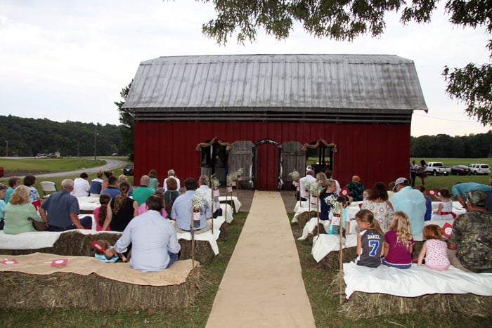 Great ideas for a rustic wedding in a barn! Links to tons of DIY projects for your wedding on a budget!