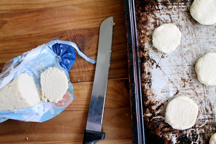 Make this caramel apple cookies recipe this fall! YUM!