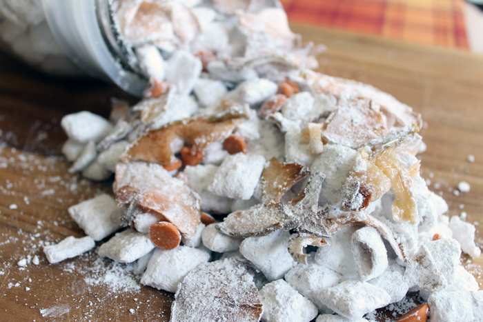 Caramel Apple Muddy Buddies are perfect for fall! Get the recipe!