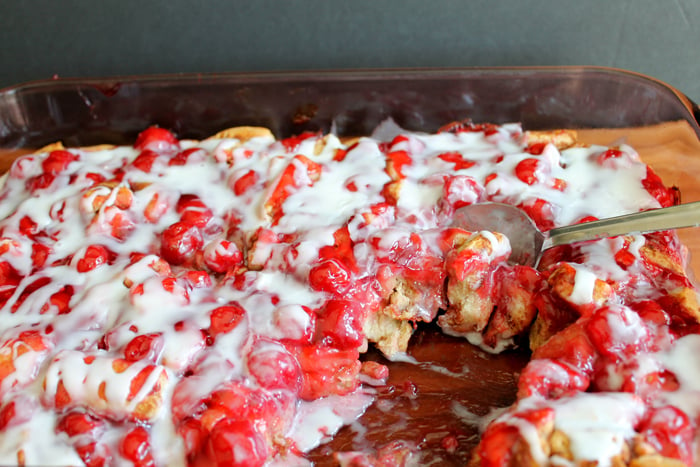 pillsbury cinnamon rolls with cherry pie filling