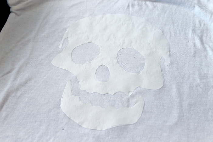 Easy skull air brush shirt for Halloween or anytime of the year! Easy to make and perfect for kids to make themselves!